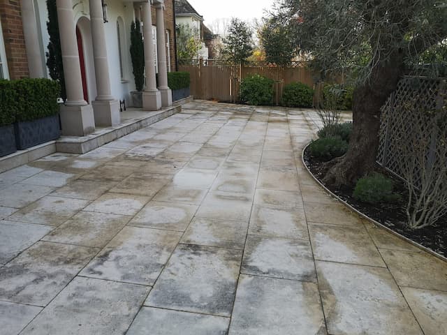 Does porcelain paving get slippery when wet?