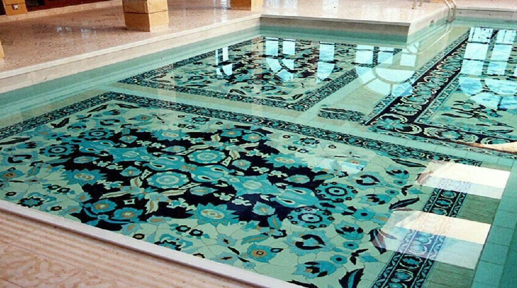 طرح فرش ایرانی در استخر