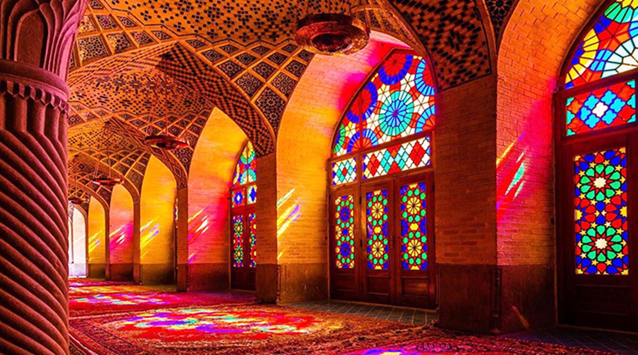 مسجد نصیر الملک شیراز، مسجد رنگین ایران