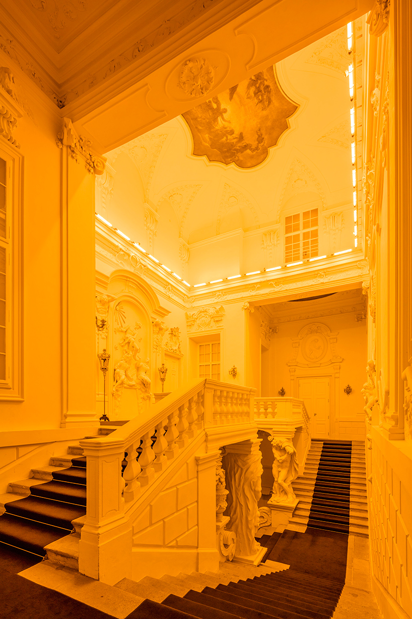 تزئین کاخ باروک در وین با آثار هنری نورانی و انعکاسی