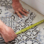 پارکت بهتر است یا سرامیک و ویژگی هر کدام چیست؟