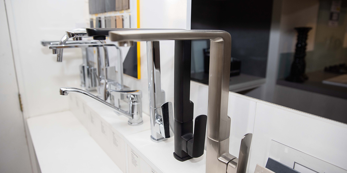 How to Choose Your Kitchen Sink Faucet